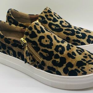 Steve Madden Leopard Print Slip-On Sneakers size 7 women’s